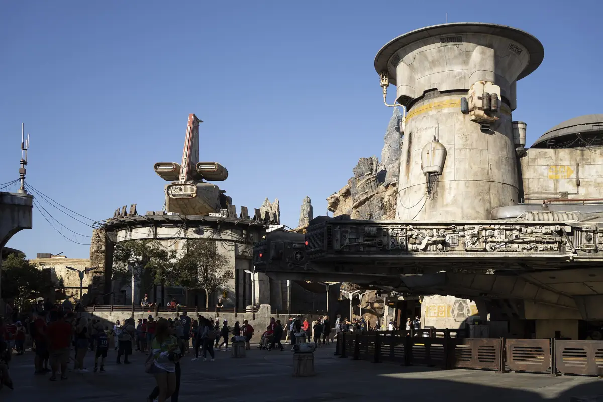 Construções em Star Wars: Galaxy's Edge no Hollywood Studios