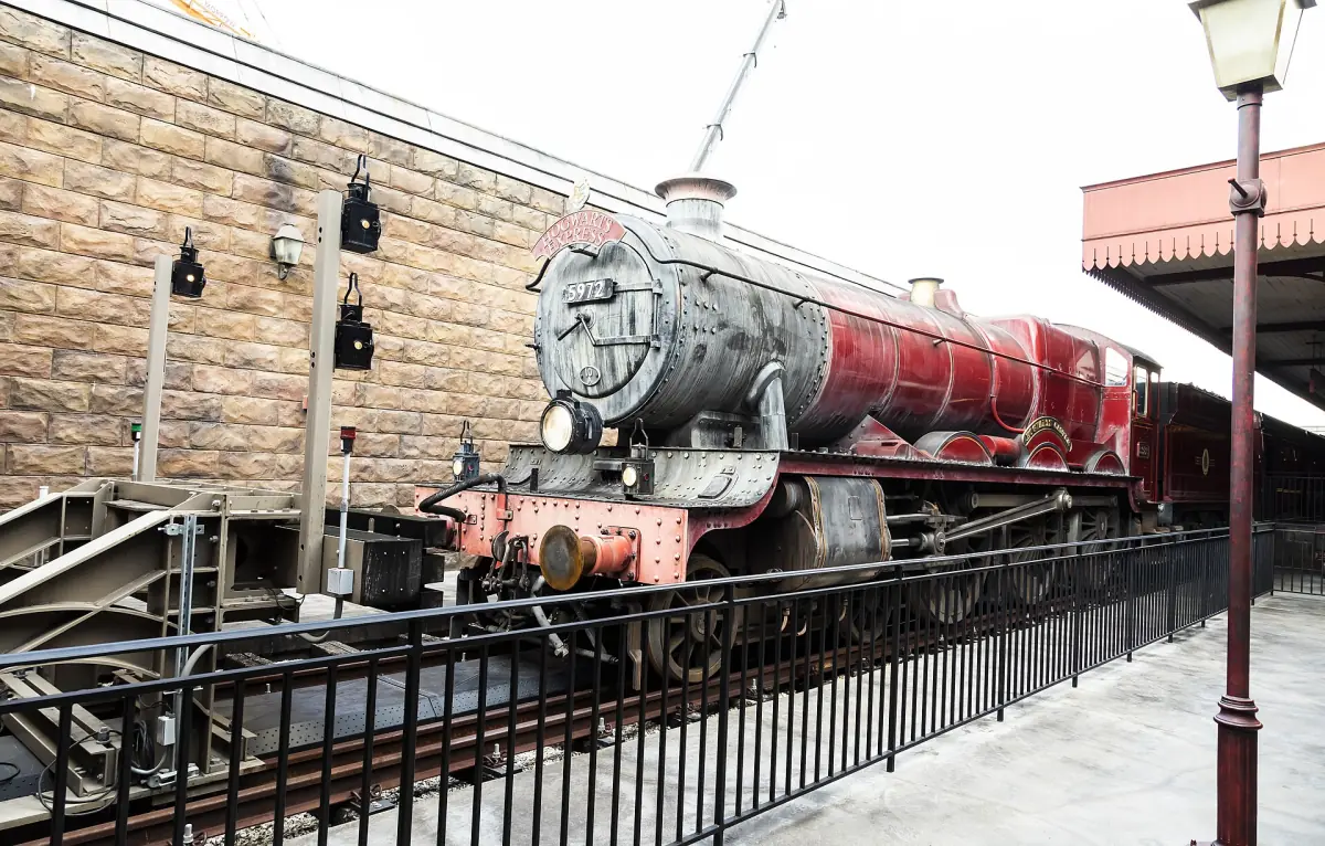 Der Dampfzug am Bahnhof Hogsmeade in Islands of Adventure