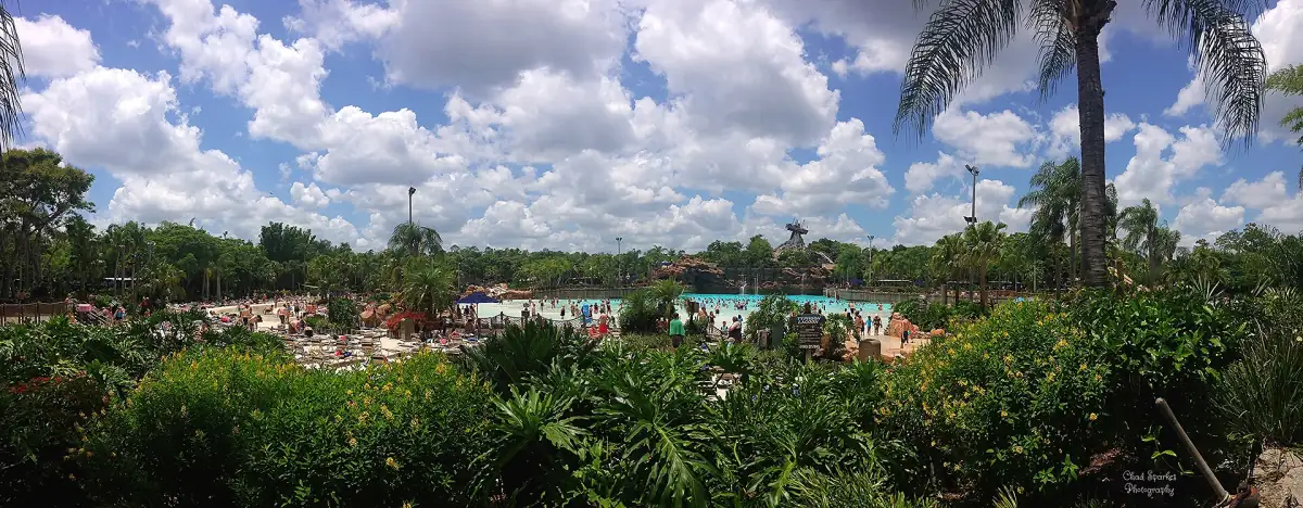 Typhoon Lagoon entre palmeiras